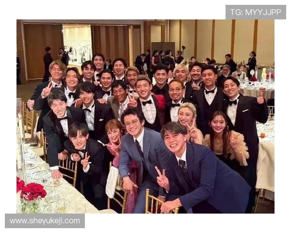 堂安律与明松美玖大婚!美妆博主新娘惊艳全场,小栗旬携日本国脚齐聚祝福 堂安律与明松美玖大婚!美妆博主新娘惊艳全场,小栗旬携日本国脚齐聚祝福