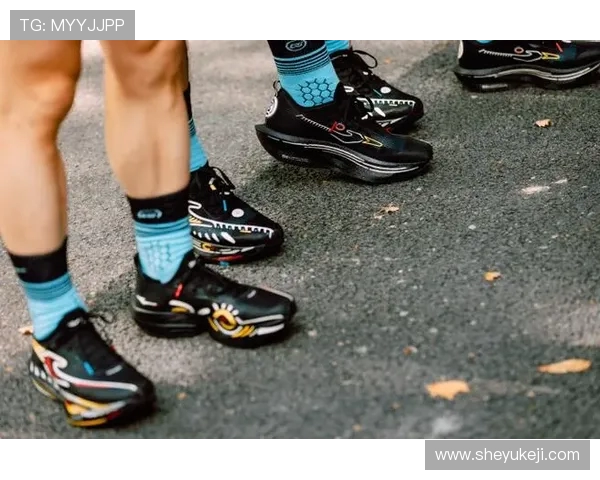 当跑鞋邂逅千年傩面:贵马赛道上演非遗时尚秀(1) 当跑鞋邂逅千年傩面:贵马赛道上演非遗时尚秀(1)