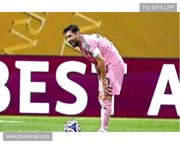 登贝莱追星梅西名场面!更衣室勾肩搭背聊 5 分钟,巴萨老队友再续兄弟情(1) 登贝莱追星梅西名场面!更衣室勾肩搭背聊 5 分钟,巴萨老队友再续兄弟情(1)